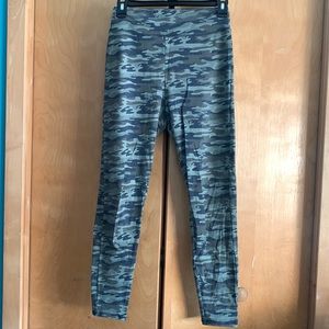 ⭐️Camo Leggings⭐️